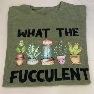 Graphic t-shirt "what‎ the fucculent"